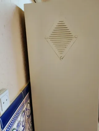 Alacena vintage verde y blanca