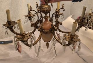 Lámpara de araña de bronce, cerámica y cristal