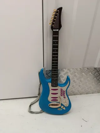 Guitarra de juguete azul