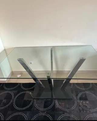 Mesa de cristal y metal moderna, en perfecto estad