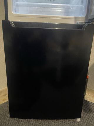 Nevera Cecotec Negra