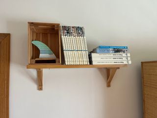 Estantería de madera pino