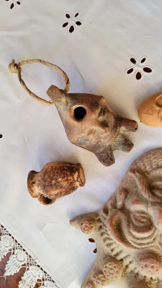 Set riproduzione oggetti antichi in  terracotta