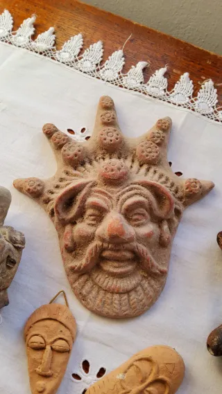 Set riproduzione oggetti antichi in  terracotta