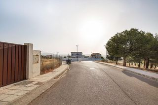 Terreno en venta en Zubia (La)