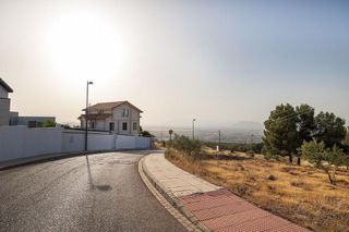 Terreno en venta en Zubia (La)