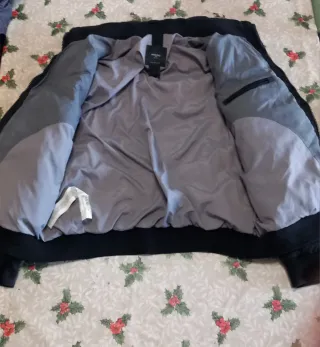 Chaqueta Oversize Negra marca Mango