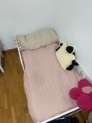 Cama infantil con barrera de seguridad y colchón