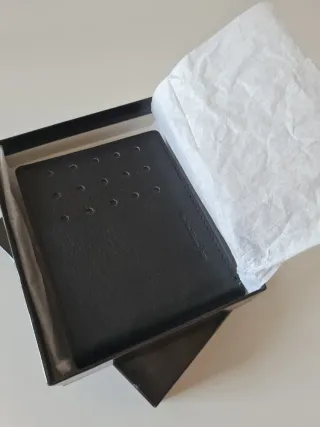 Cartera de piel negra para caballero.A estrenar!