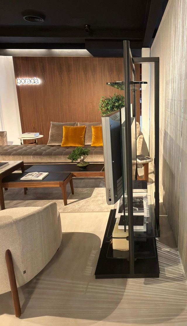 Mueble TV giratorio modelo UBIQUA de PORADA