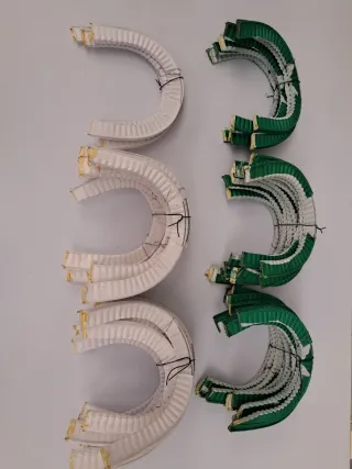 Farolillos de papel blanco y verde