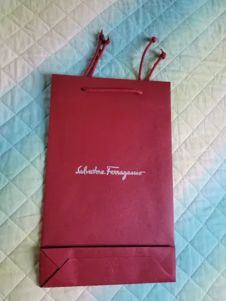 Busta Salvatore Ferragamo Rossa