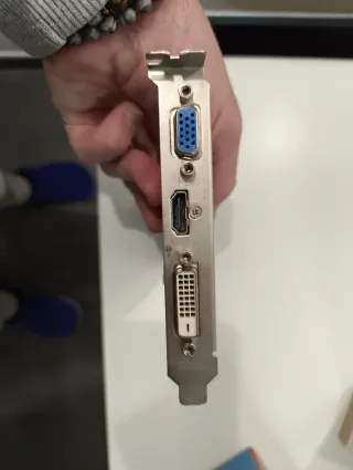 Scheda video ASUS AMD Radeon 1GB GDDR3 PCIE 16x