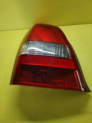 PILOTO TRASERO IZQUIERDO NISSAN PRIMERA P12 4P