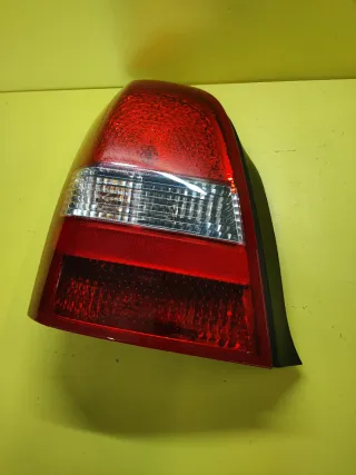 PILOTO TRASERO IZQUIERDO NISSAN PRIMERA P12 4P