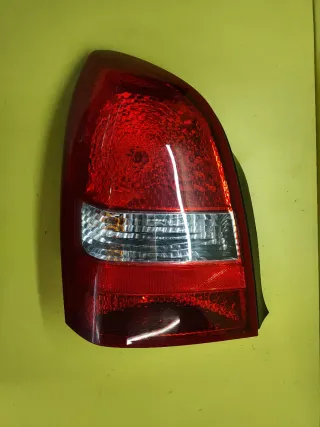 PILOTO TRASERO IZQUIERDO NISSAN PRIMERA P12 4P