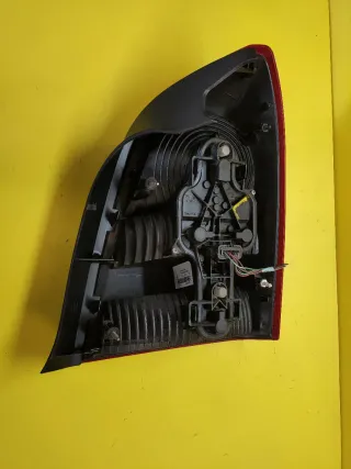 PILOTO TRASERO IZQUIERDO NISSAN PRIMERA P12 4P