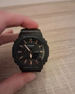 G-SHOCK Negro y Dorado WR 20BAR