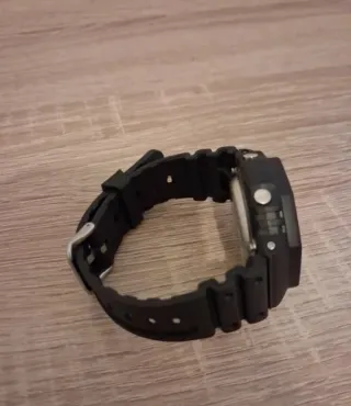 G-SHOCK Negro y Dorado WR 20BAR