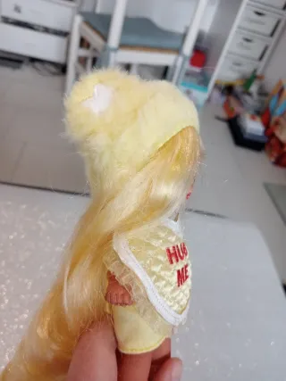 Bambola Na Na Na Surprise hug me