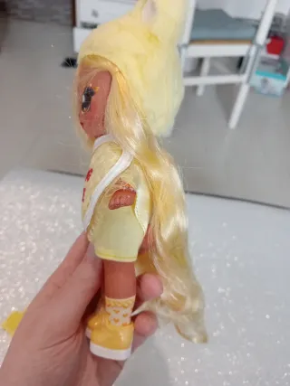 Bambola Na Na Na Surprise hug me
