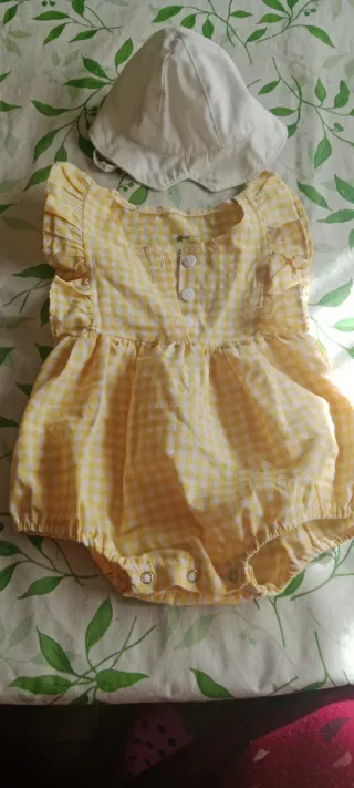 Pelele bebé cuadros Vichy + gorrito