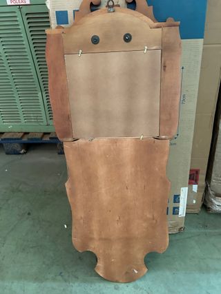 Reloj de pared de madera con péndulo