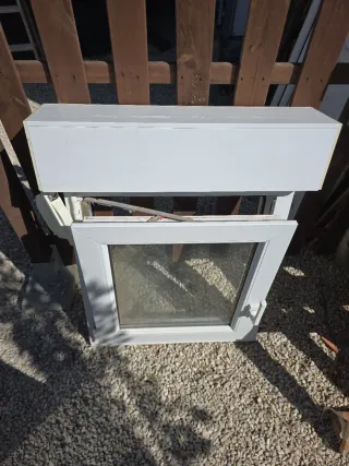 Ventana oscilobatiente Climalit con persiana