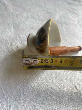 Mortero miniatura vintage con mano