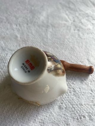 Mortero miniatura vintage con mano