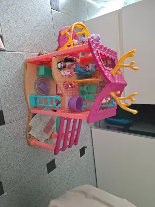 Casa Enchantimals con figuras