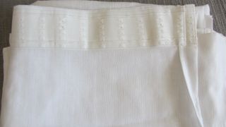 Cortinas blancas de hilo, y otras..sábanas, y mas