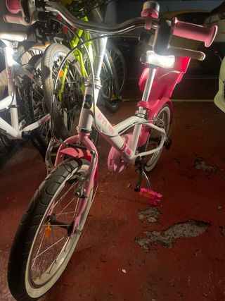 Bicicleta infantil rosa y blanca
