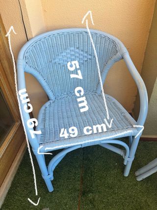 Conjunto mesa y silla de mimbre