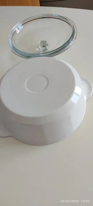 Cazuela de cerámica con tapa de cristal