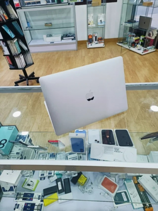 MacBook Pro Plata 2020 i5 8GB RAM 512GB