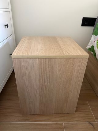 Mesita de noche Ikea madera y blanco