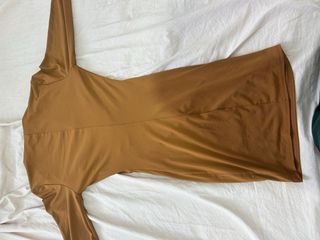 Vestido mini marrón manga larga Zara