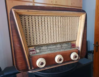 RADIO ANTIGUA ANCAR A VÁLVULAS.
