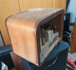 RADIO ANTIGUA ANCAR A VÁLVULAS.