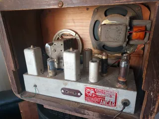 RADIO ANTIGUA ANCAR A VÁLVULAS.