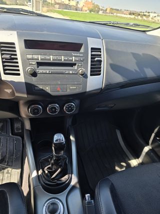 Mitsubishi Outlander 2010 7 plazas