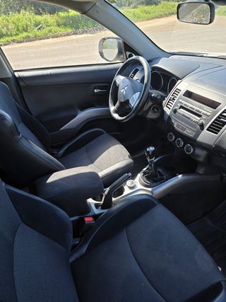 Mitsubishi Outlander 2010 7 plazas