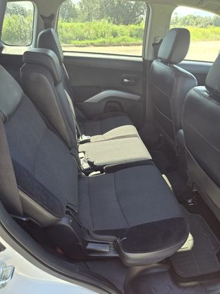 Mitsubishi Outlander 2010 7 plazas