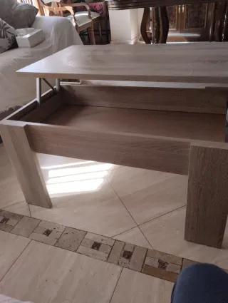 Mesa de salón madera clara