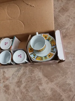 Juego de 6 tazas de café con platillos 3€ NUEVO