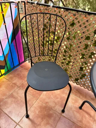 Conjunto Mesa y 2 Sillas en Metal Negro