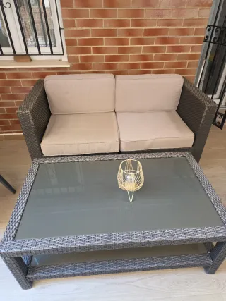 Mesa y Sillones Ratán, estan en Oropesa del mar