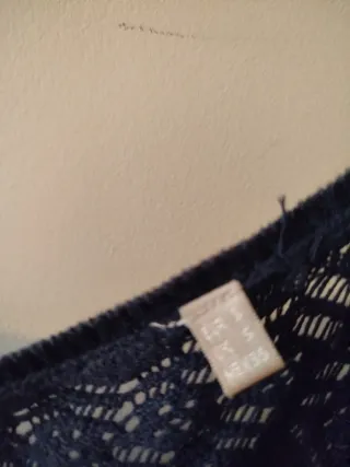 Vestido azul con detalles de encaje