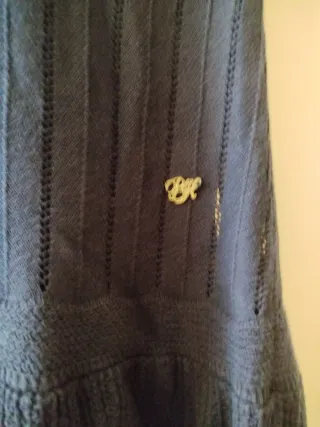 Vestido azul con detalles de encaje